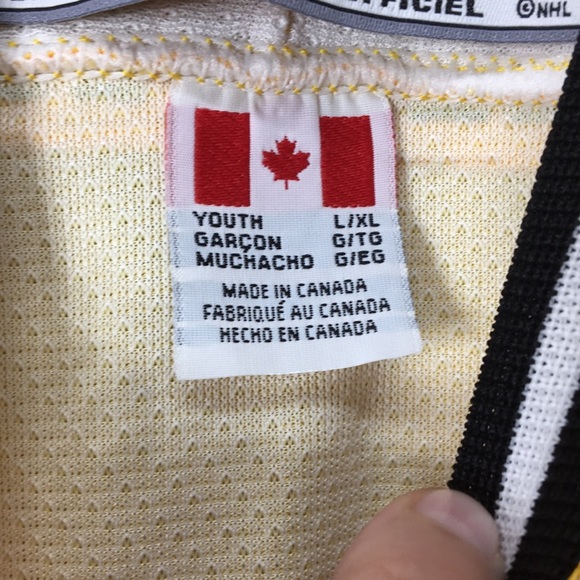 Vintage Made in Canada Boston Bruins The Pooh Bear Youth Hockey Jersey Size L/XL - Picture 3 of 16